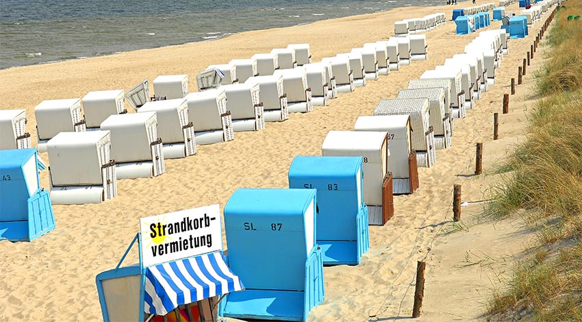 Strandkorbvermietung mit Strandkörben in Zinnowitz. © Adobe Stock, R.-Andreas Klein